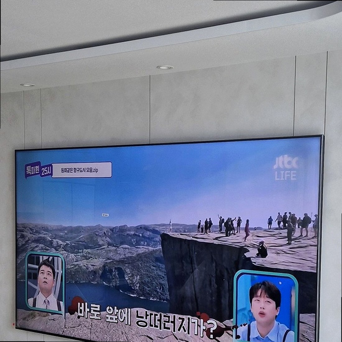 화면 중심 브라켓 설치